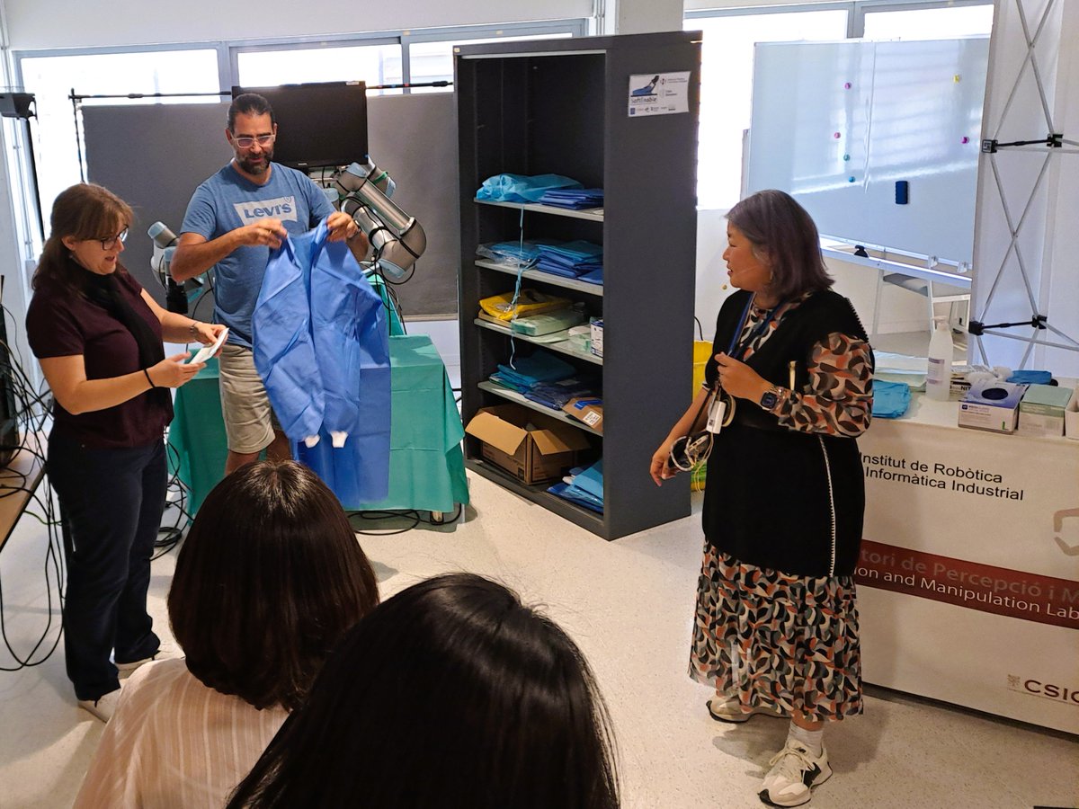 IRI_robotics's tweet photo. 📌 Ahir vam rebre la visita d’una delegació de l’Institut Nacional de Desenvolupament de Recursos Humans de Jeonbuk, Corea del Sud

🤖 Als labs de RM i P&amp;M van conèixer projectes com TORNADO, LogiSmile, @softenable, entre d’altres

A més de robots com el Nyam al @LabORA_robotics https://t.co/2XKqWTHxU7