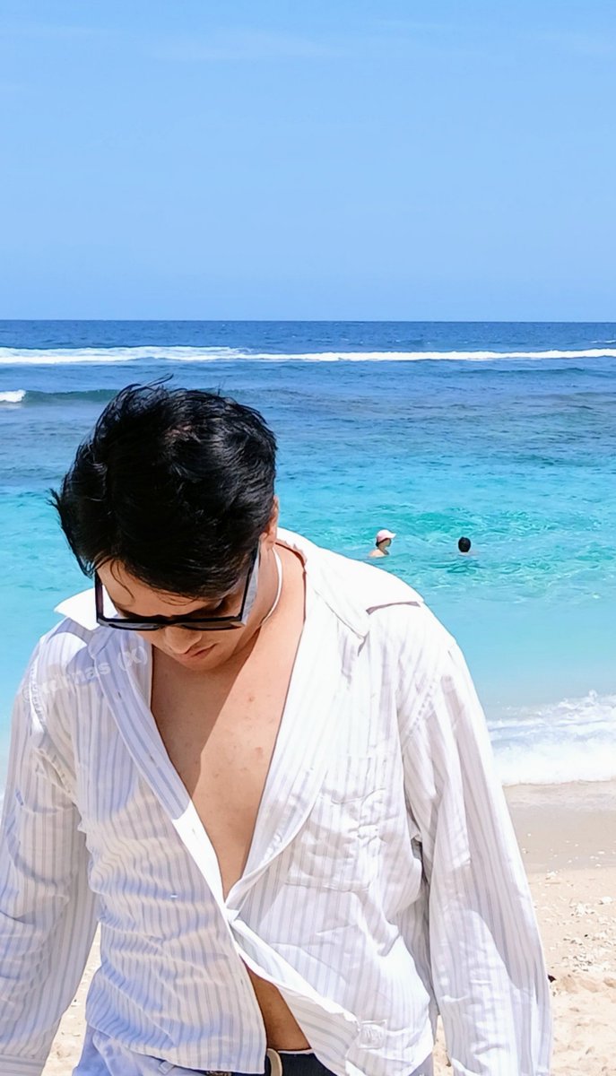 xdrnas's tweet photo. Lets choom!~
(Watch out watch out)
📍 Melasti Beach, Bali

📸 my bf https://t.co/rD5yW8nQsu