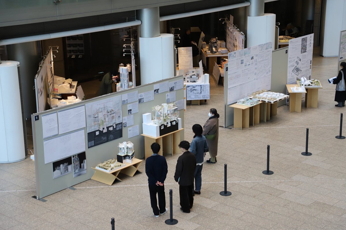 toyo_arch's tweet photo. 「2025年度卒業設計展」振り返り
卒業設計・修士設計の優秀作品20点が新宿パークタワーに展示され、多くの方にご来場いただきました。 https://t.co/lzwLooSFxH