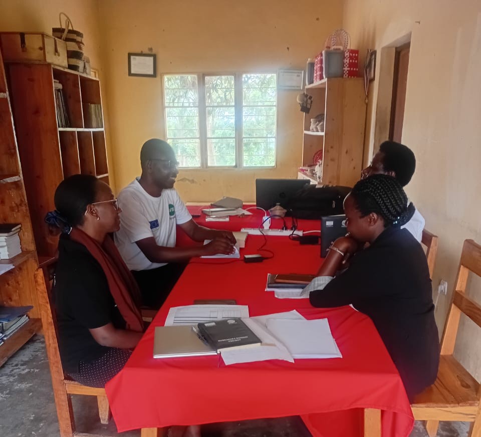 avsirwanda's tweet photo. AVSI Rwanda, through the Else Kr��ner-Fresenius-Stiftung CARE Project conducted mental health clinical supervision in 7 health centers in @RuhangoDistrict  and trained 46 community volunteers on supporting patients and linking them to care.

@FondazioneAVSI 
#PeopleForDevelopment https://t.co/ywF6BPmHQO