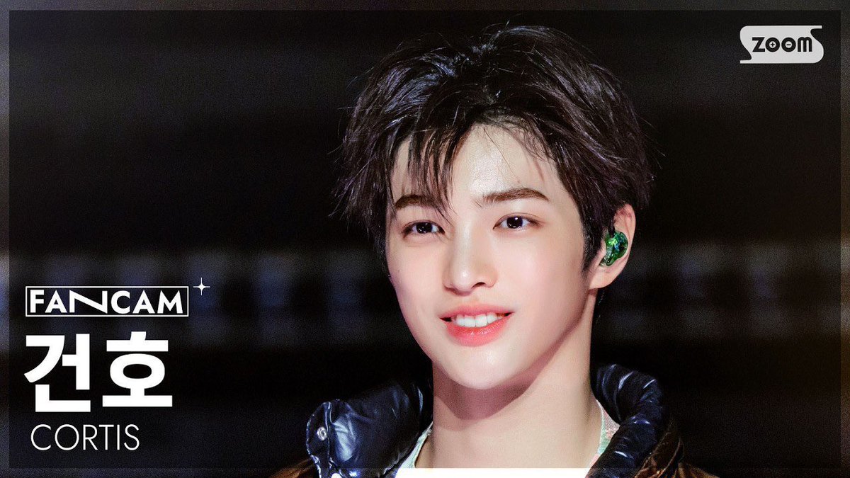 디.. tweet media