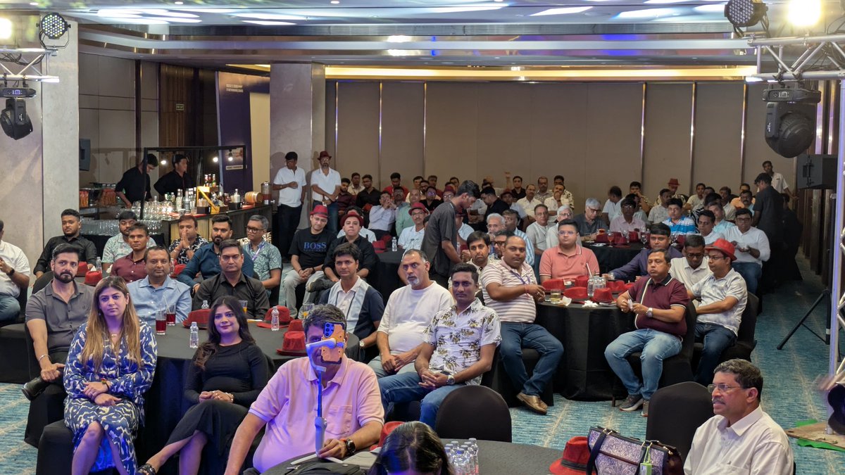 ranjangupta952's tweet photo. Scaling new heights and connecting the future! 🚀 Productive day at the Digisol Sales Meet, diving deep into the next generation of networking solutions. #NetworkingSimplified #SalesMeet #NetworkingSolutions #DigitalIndia #MakeInIndia #Connectivity #TechSales #BuildingConnections https://t.co/cMq6KWexng