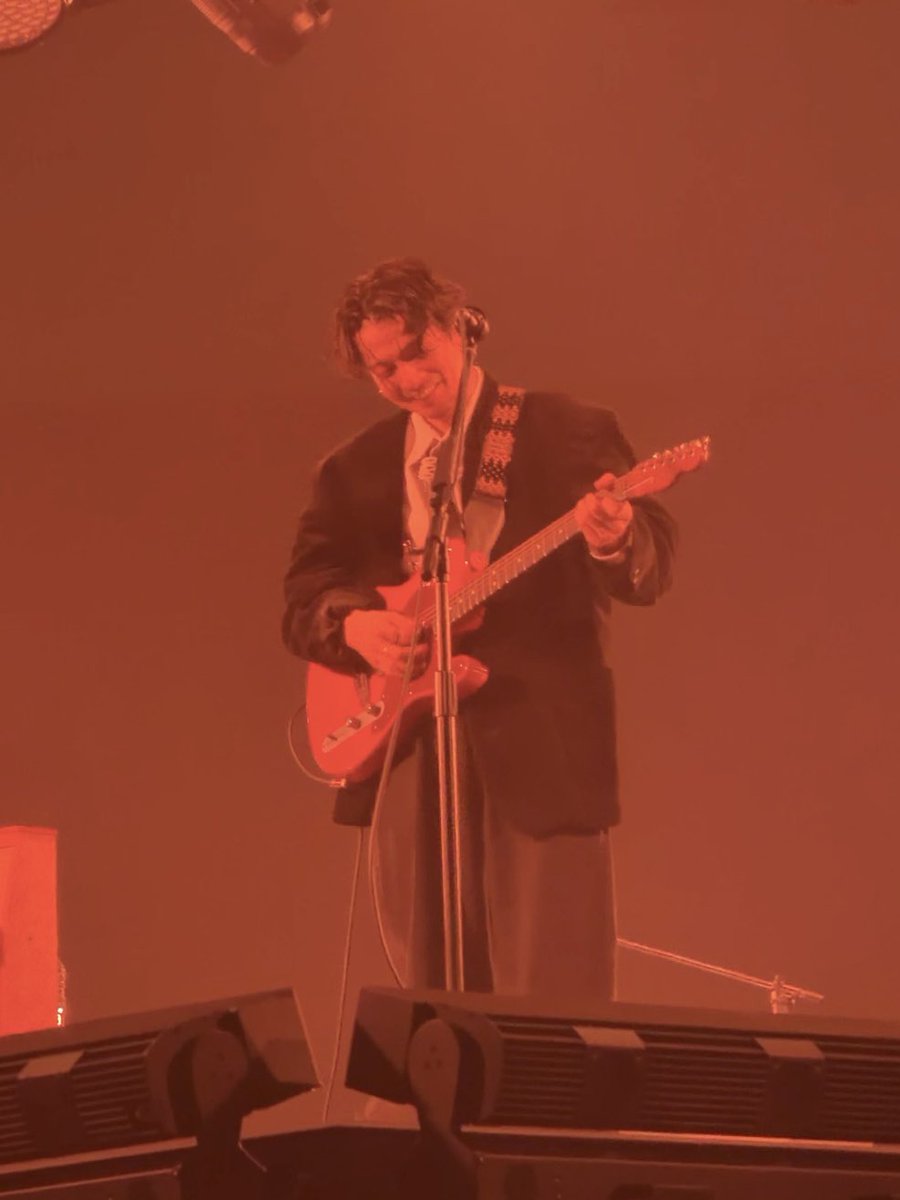 lr7gnu's tweet photo. 煌めき探しに間に合わなかった井口さんとBOYの歌詞が出てこなかった井口さんに対してこの表情ですね、はい😩💘
#KingGnuCENTRALTour2026 https://t.co/0HMWfSp97H