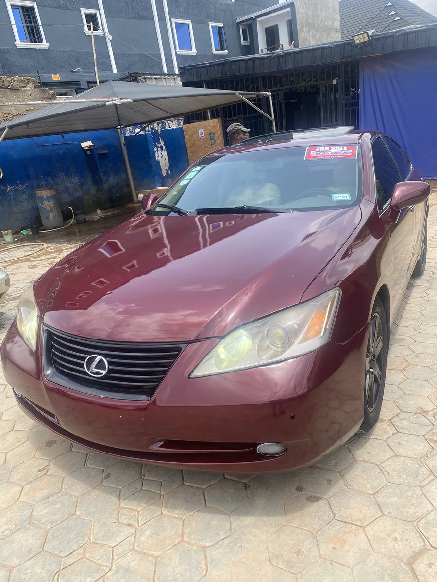 SAMORA_OG's tweet photo. Got this super clean Naija used cars  🚙 going for sweet price,fastest buyer Dm. 

All working perfectly nothing to fix, engine&amp;gear in good condition. ac chilling, clean interior and exterior 

ES 350 08 7.5m only one user 

RX 350 08 13M only one user 

ES 330 5.3M 
📍 LAGOS https://t.co/3VZl5BAAxz