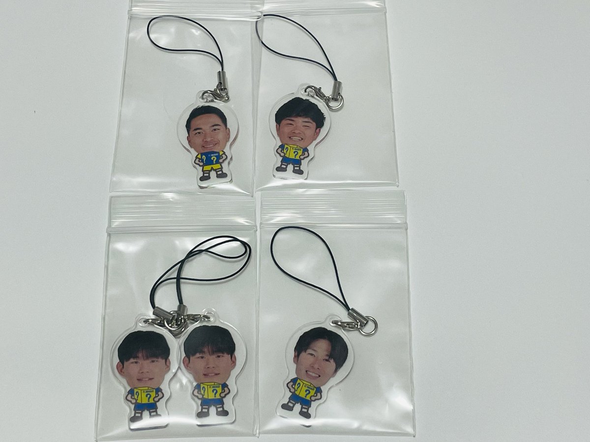 mochicosuke's tweet photo. お譲りします！
写真にある、FC今治1000円くじのおまけチャームです！

(竹内悠力選手のと交換だと嬉しいです)

 #FC今治くじ https://t.co/7fv45sEmcF