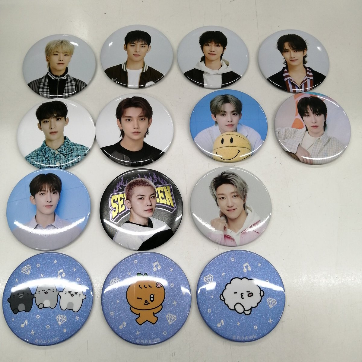 💎 #SEVENTEEN 💎 缶バッジがまとまって入荷しました✨ 既に品出し済み