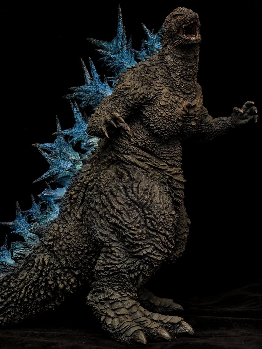 DownlightDi's tweet photo. Some recent photos. I hope Mr. Sakai will consider releasing a version with raised dorsal fins, or even a kit based on the new Godzilla design that may appear in the upcoming Minus Zero!
@sakaiyuji_kobo https://t.co/DiXwPhoveF