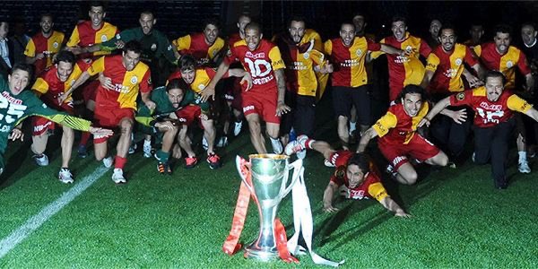 fhundai's tweet photo. Kutlu olsun 🏆 📸
#KadikoyHatirasi
#Galatasaray https://t.co/Wfm6DxCcqz