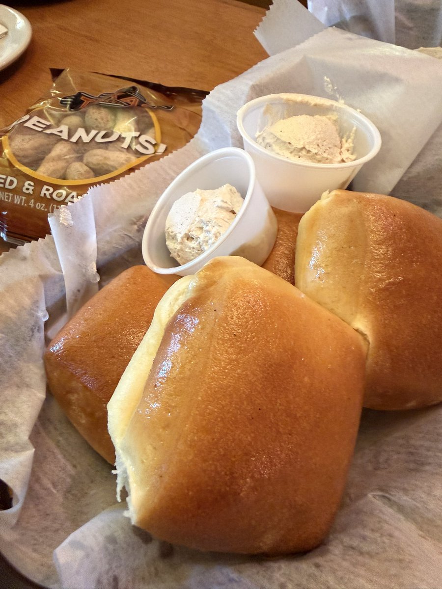 call__a__way's tweet photo. あめりか最後めしはTexas roadhouse
ここのパンはまじで世界イチうまいな！！ https://t.co/2zKDYTE4GJ