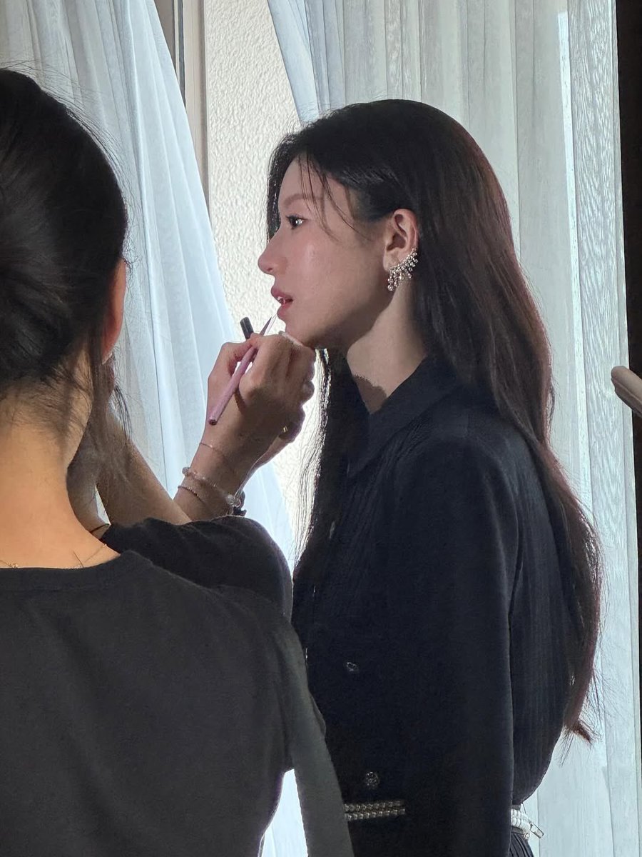 hourly younjung tweet media
