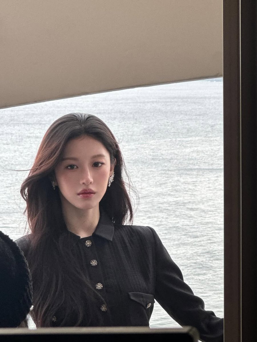 hourly younjung tweet media