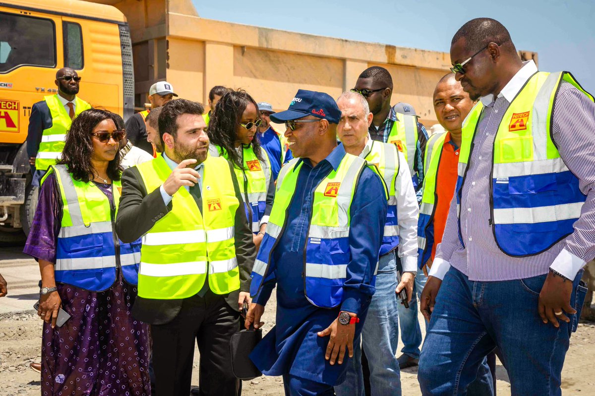 AgerouteGN's tweet photo. Dans le cadre d’une mission de travail effectuée à Lagos (Nigeria), Facinet Sylla, Ministre des Infrastructures a conduit une importante délégation comprenant notamment le Directeur Général de l’AGEROUTE Guinée S.A. et des cadres techniques du secteur. https://t.co/XtGogz1K2s