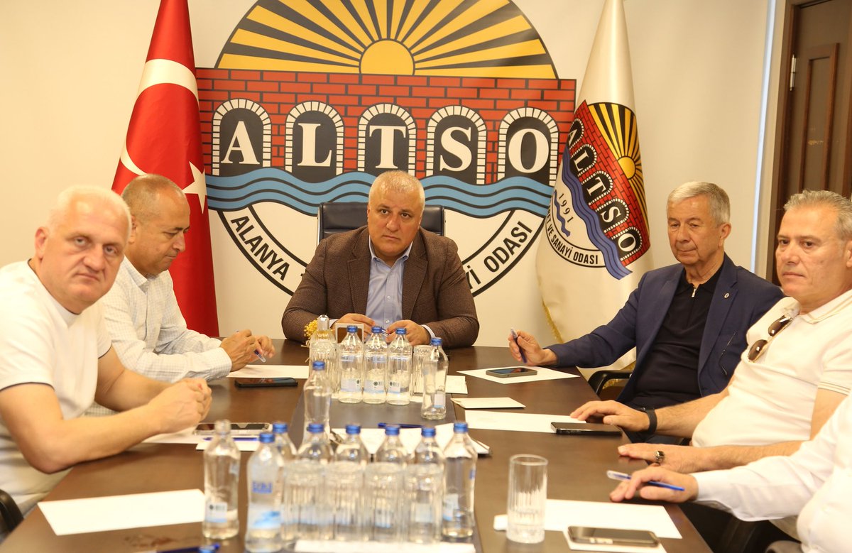 erayerdemalanya's tweet photo. Haftalık olağan yönetim kurulu toplantımızı gerçekleştirdik.
Toplantımızda aldığımız kararlar Güzel Alanya’mıza hayırlı uğurlu olsun.
#alanya #altso #yönetim https://t.co/oYoGcIFSh1