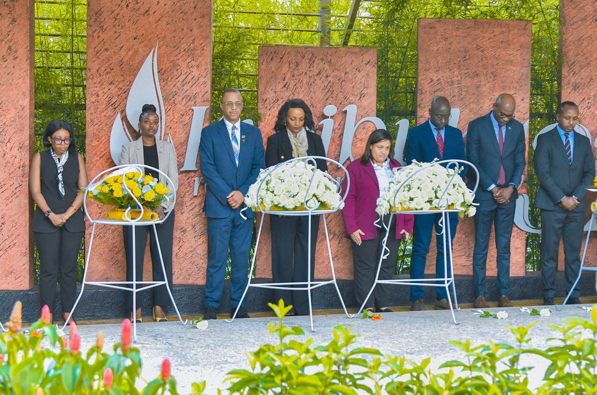 CentralBankRw's tweet photo. Governor @SorayaMHlive accompanied Governor Ebson Uanguta of @BankofNamibia on a visit to the Kigali Genocide Memorial, where they paid tribute to the victims of the Genocide against the Tutsi and reflected on #Rwanda’s history, resilience, and remarkable journey of rebuilding.

#BNREngage
#KnowYourCentralBank