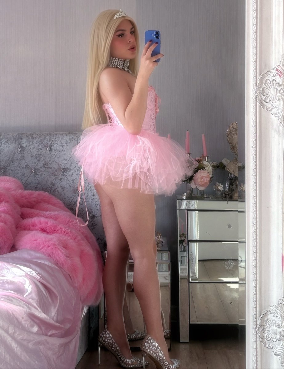 GODDESS LULU 🦢 tweet media