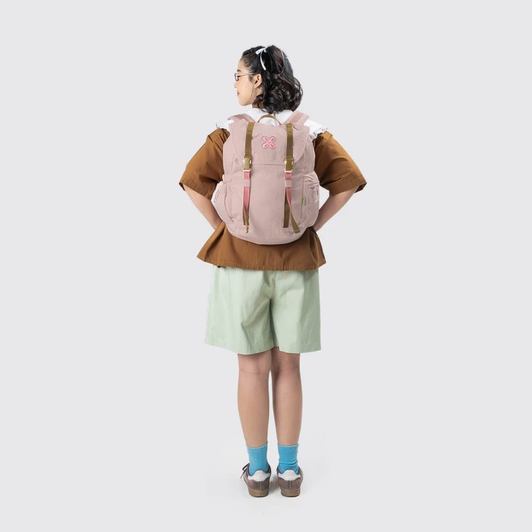 Emma_cantik7's tweet photo. exsport tuh emang brand lokal legend dari 1979 yang tasnya terkenal awet 😭
mana model-modelnya juga masih cakep banget
in this economy, mending beli yang sekalian bisa dipake lama sih https://t.co/zeBhm3Wk8Q