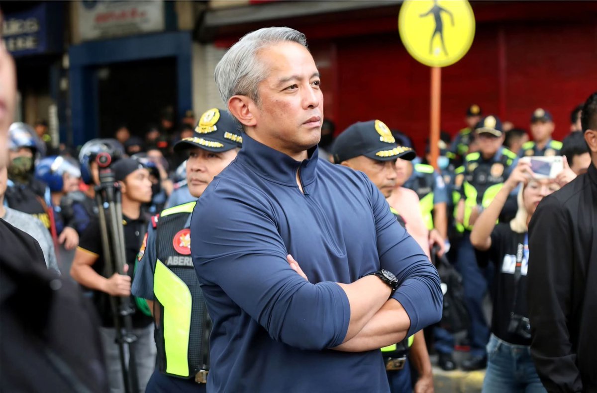 mga pinapahuli: atong ang, bato dela rosa
mga nahuli: mga naka-topless sa kalsada