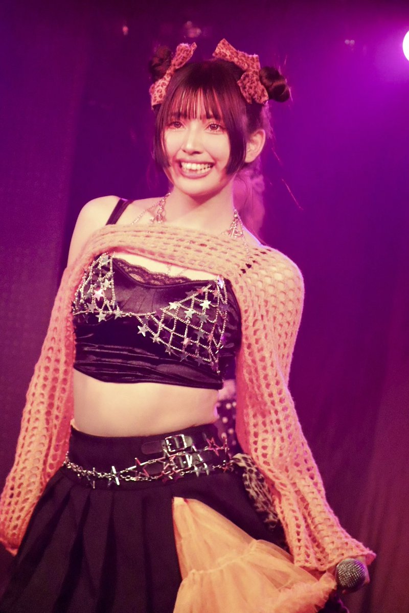 はなちゃん この衣装のはなちゃん初見🔰 オレンジ基調でちょい大人なはなちゃんも