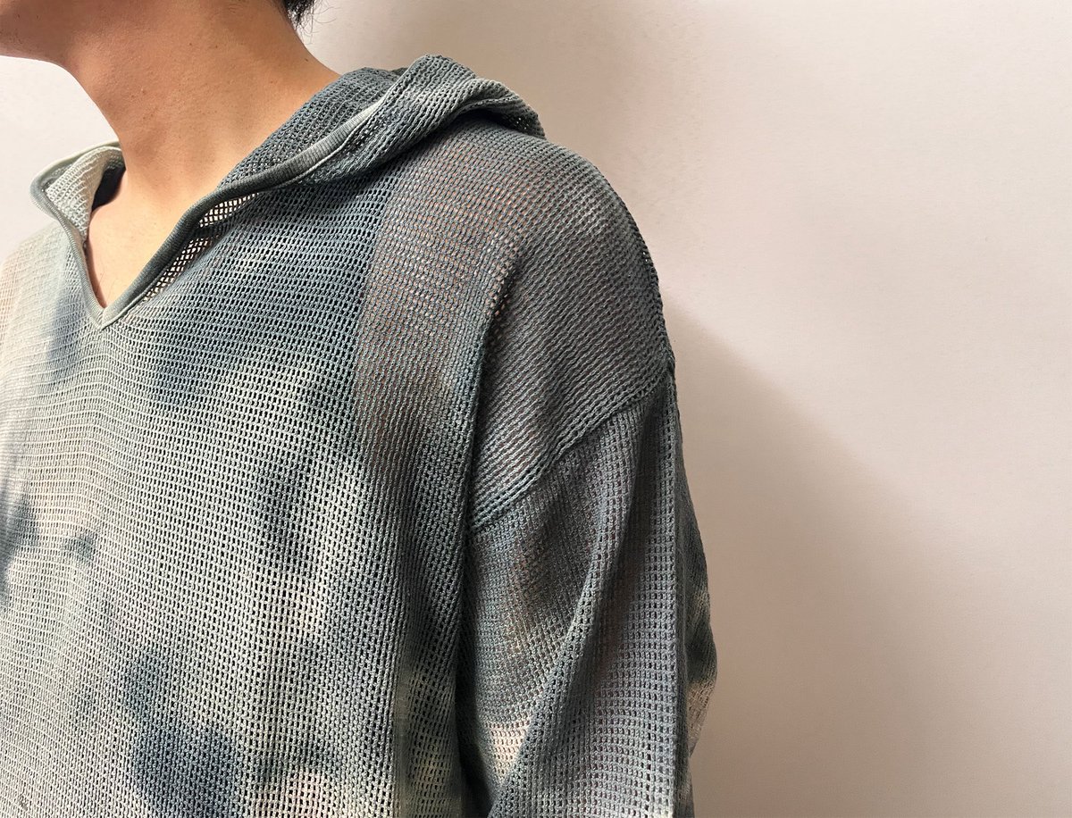 SEEK_SAPPORO's tweet photo. New Arrivals

透け感のあるメッシュ素材に
絶妙なタイダイの色合い
軽さと通気性がありながら
レイヤード次第で見え方も変わる一着

Nasngwam.MOONLIGHT PARKA

onlinestore https://t.co/l7zbwv1FMB 
instagram https://t.co/rhKkewqyW3 https://t.co/pEc7kOB3qM