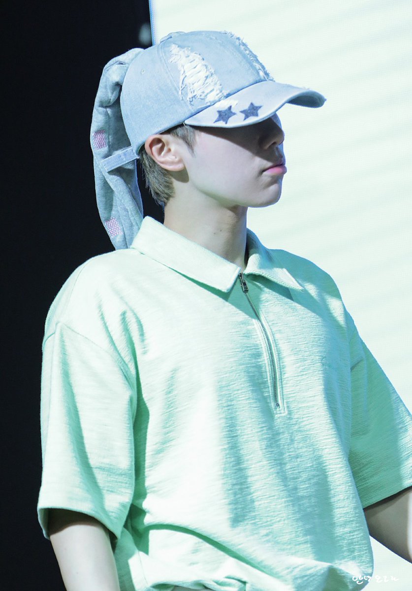 helloaurora's tweet photo. 230812 Ktown4u 인피니트 팬사인회

성규는 토끼지 🐰 
#성규 #김성규
#인피니트 https://t.co/j0BAELbcW5