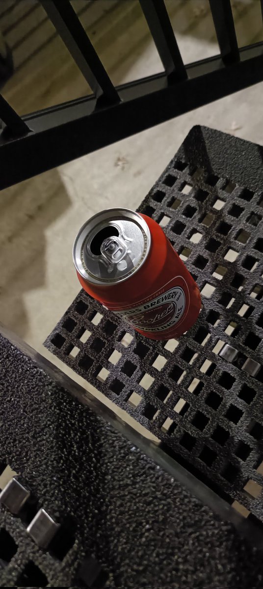 TravGee1980's tweet photo. Someone drank a sparkling ale on my steps. Could there be another ex-pat South Aussie amongst us in these units? #beer #CBR #Coopers #SAgreat #sparklingale https://t.co/Qx08qJoSe6