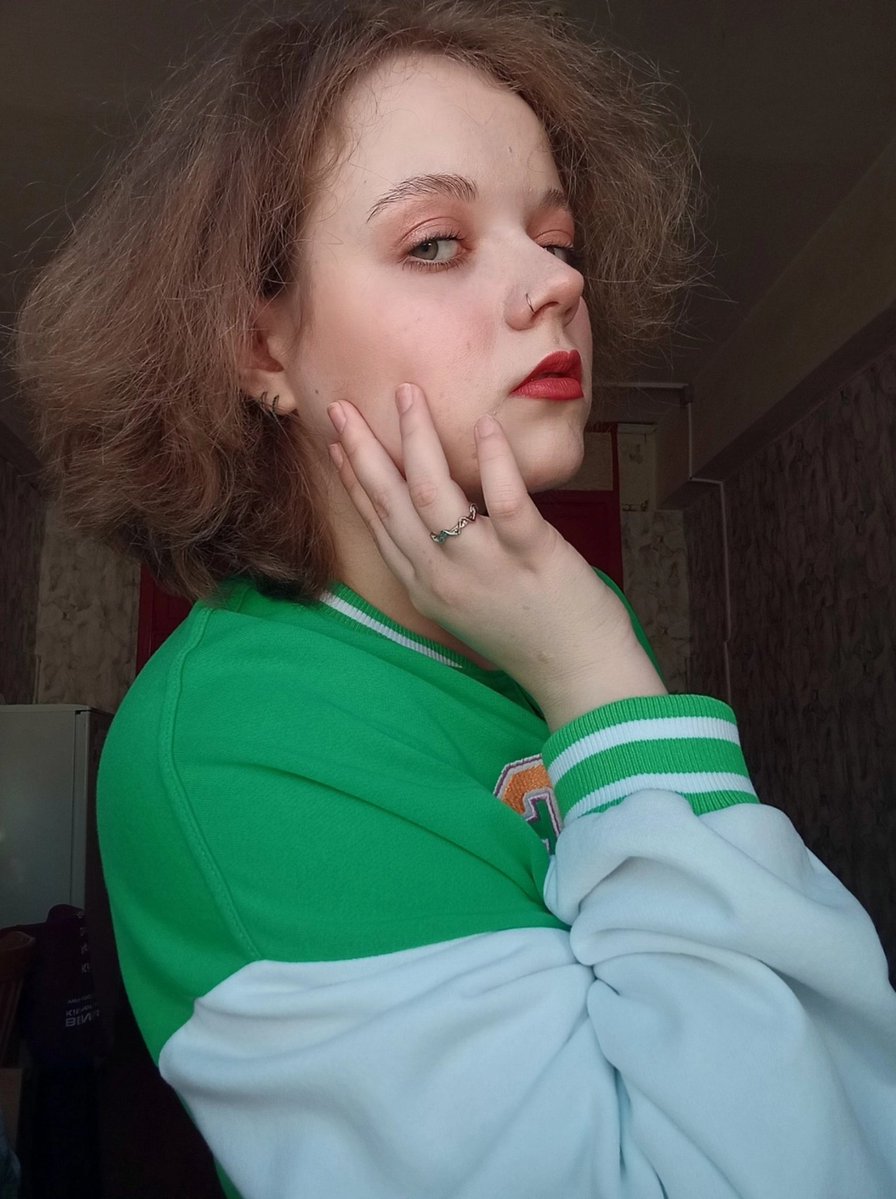 ♡ 𝚕𝚒𝚔𝚎 𝚊 𝚑𝚊𝚗𝚍 𝚐𝚛𝚎𝚗𝚊𝚍𝚎. tweet media