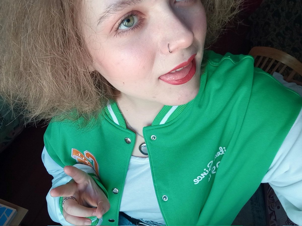 ♡ 𝚕𝚒𝚔𝚎 𝚊 𝚑𝚊𝚗𝚍 𝚐𝚛𝚎𝚗𝚊𝚍𝚎. tweet media