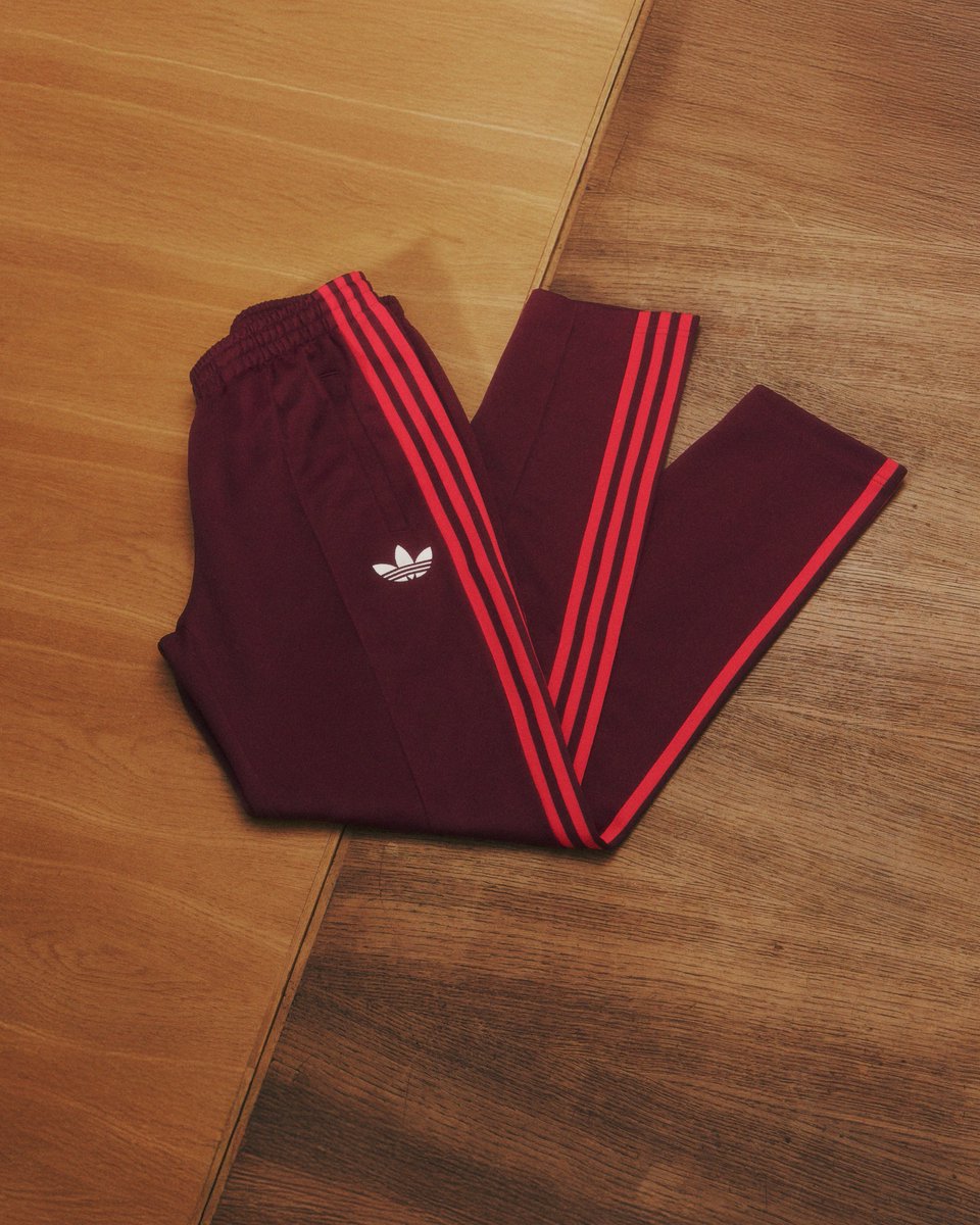 _PointDePenalty's tweet photo. La nouvelle capsule away de l’OL… 🤌 https://t.co/9Va38pd1VD