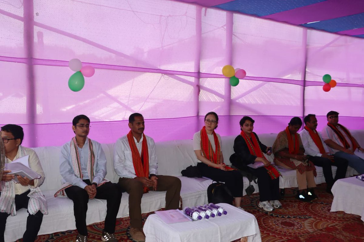 JicaTripura's tweet photo. Community members greeted the delegates with traditional hospitality, reflecting the strong community participation under the project. The team also interacted with JFMC members and reviewed ongoing livelihood and forest management activities at the grassroots level. https://t.co/dHXtWGjrlI