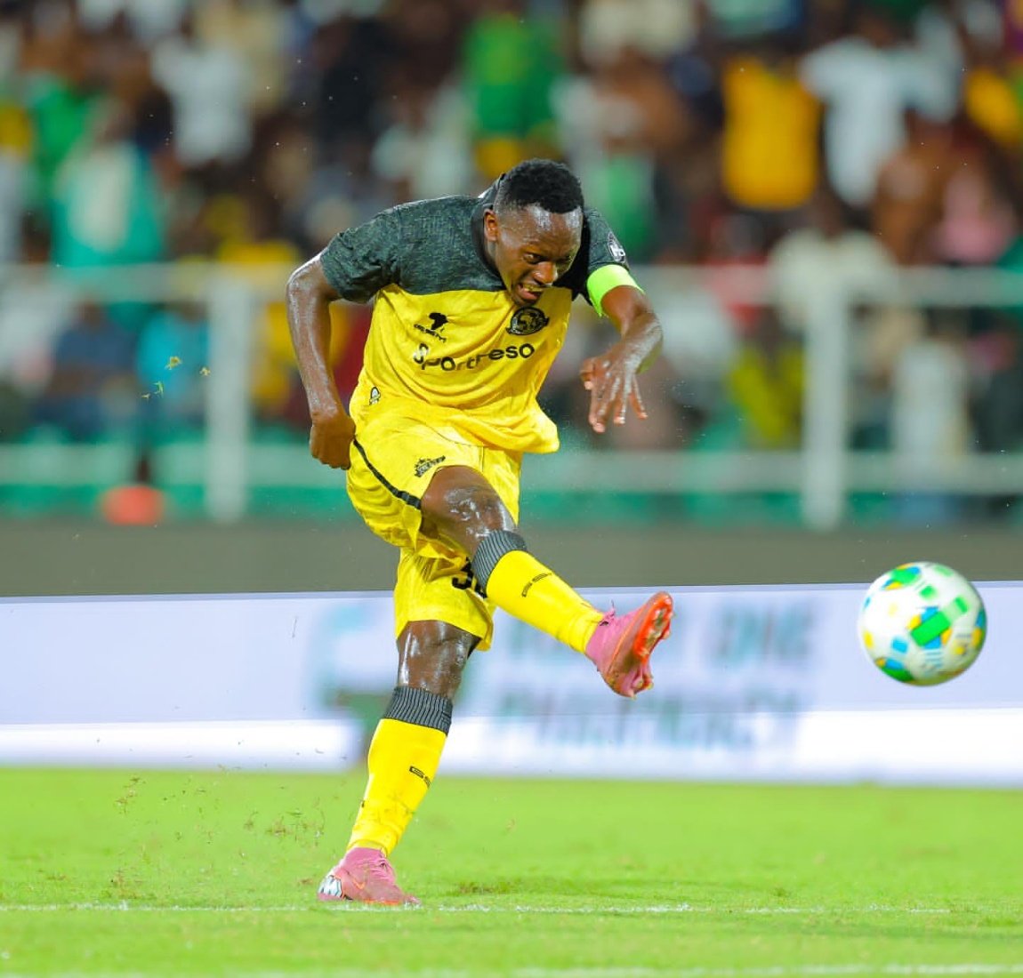 Elsukay0's tweet photo. Jamaa ana 32 yrs + yanga bado wanataka kumuongeza mkataba
Upi ni mtazamo wako wapo sahihi ama jamaa kazeeka? https://t.co/VxHWgHnrjT