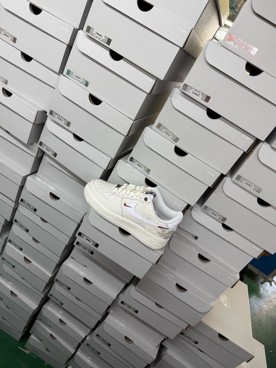 streetitems tweet media