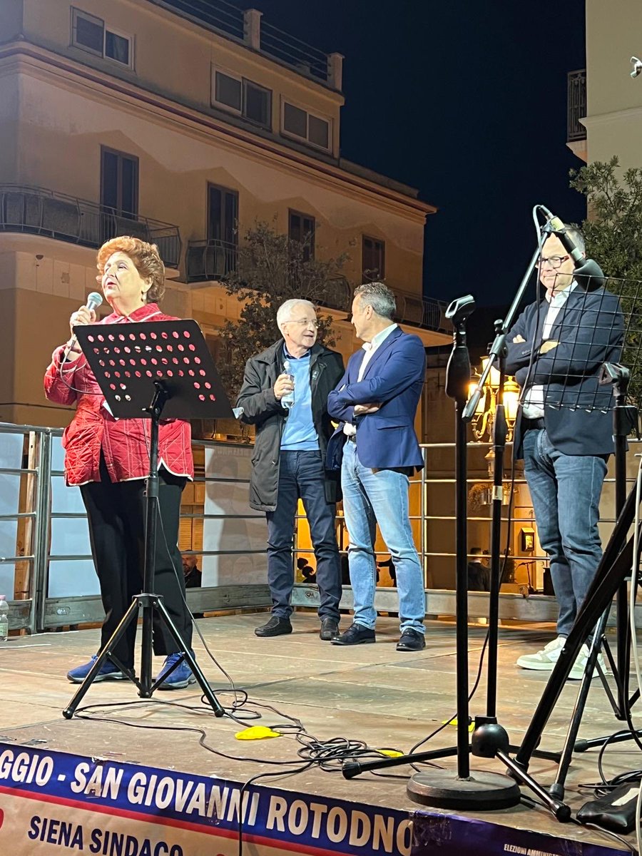 TeresaBellanova's tweet photo. Una serata che porterò nel cuore.  
Grazie a tutte le cittadine e i cittadini di San Giovanni Rotondo che ieri hanno condiviso con noi tempo, ascolto, emozioni e speranze. Incontri come questi ricordano quanto sia importante stare tra le persone, guardarsi negli occhi e parlare concretamente del futuro del territorio.
Con gli agricoltori, le associazioni, i volontari, le donne e gli uomini di questa comunità abbiamo parlato di lavoro, dignità, diritti, agricoltura e opportunità. Ma soprattutto abbiamo respirato partecipazione vera, quella che nasce quando una comunità sceglie di esserci.
Grazie a Giuseppe Siena, candidato sindaco, ai candidati e alle candidate al Consiglio comunale per la passione, l’impegno e l’energia con cui stanno vivendo questa sfida. E un ringraziamento speciale ad Aldo Ragni, che ha contribuito con determinazione e generosità alla costruzione di questo percorso politico e umano.
La politica serve quando sa ascoltare, unire e dare speranza.  
E ieri sera questa speranza si sentiva forte. ❤️