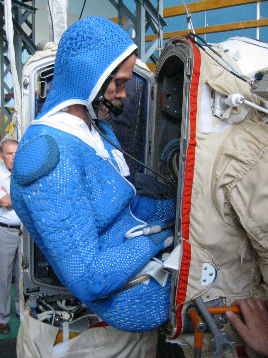 Chris Hadfield tweet media