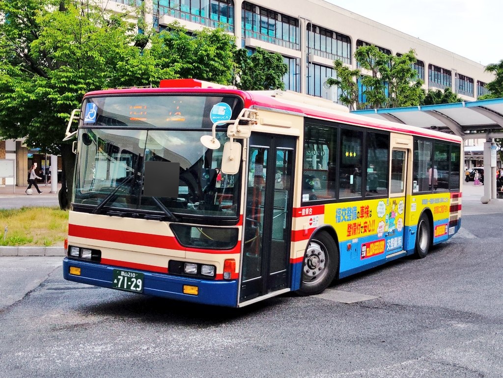 Ym50p's tweet photo. 都営のペタノン
ベンチレータが塗り分けやバンパーの色、側面行き先表示の位置など詳しく見るといろんなやつがいますね。
#福島交通 #都営バス #MP37
#エアロスター #三菱ふそう
#みちのりHD #郡山 #ペタノン https://t.co/ZqPQsbe2dB