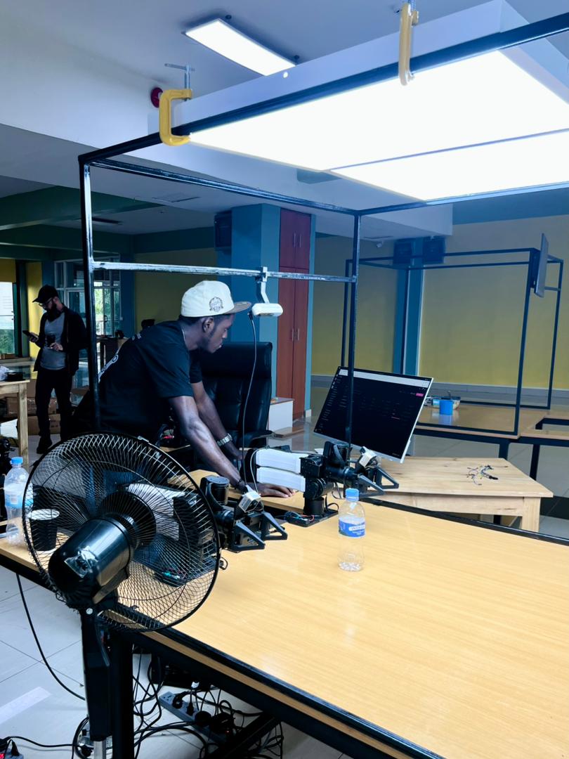 VerletR70110's tweet photo. Behind every great robot is a great operator.

At Verlet Robotics our teleoperators show up every day and put in the work that moves this industry forward. The future is being built one session at a time. 

#kigali #teleoperation #techafrica #robots https://t.co/po2QgyLW49