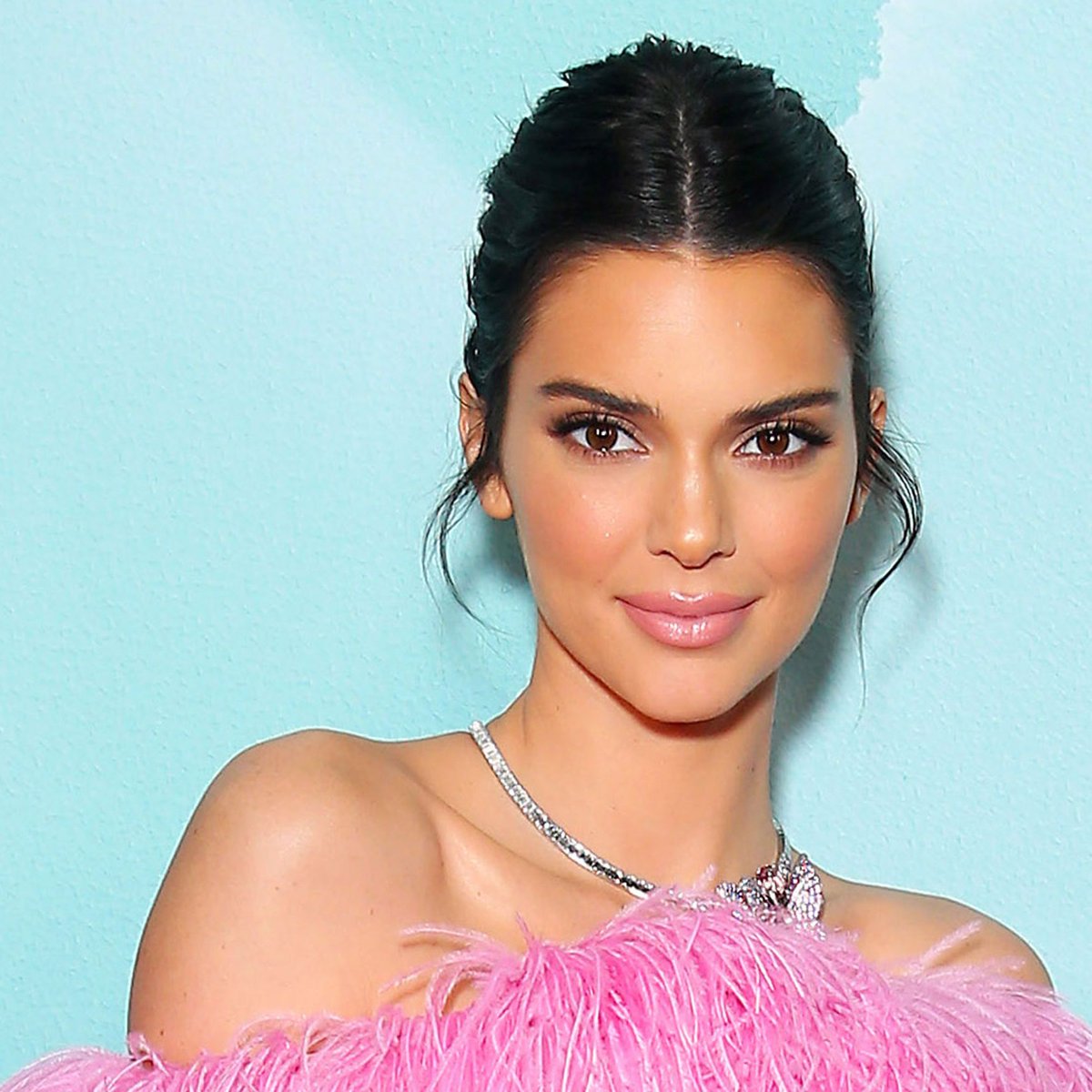 CuteEatingASMR's tweet photo. Hey @grok remove all plastic surgery from kendall jenner face and make her look natural. https://t.co/pqcbP7wg11