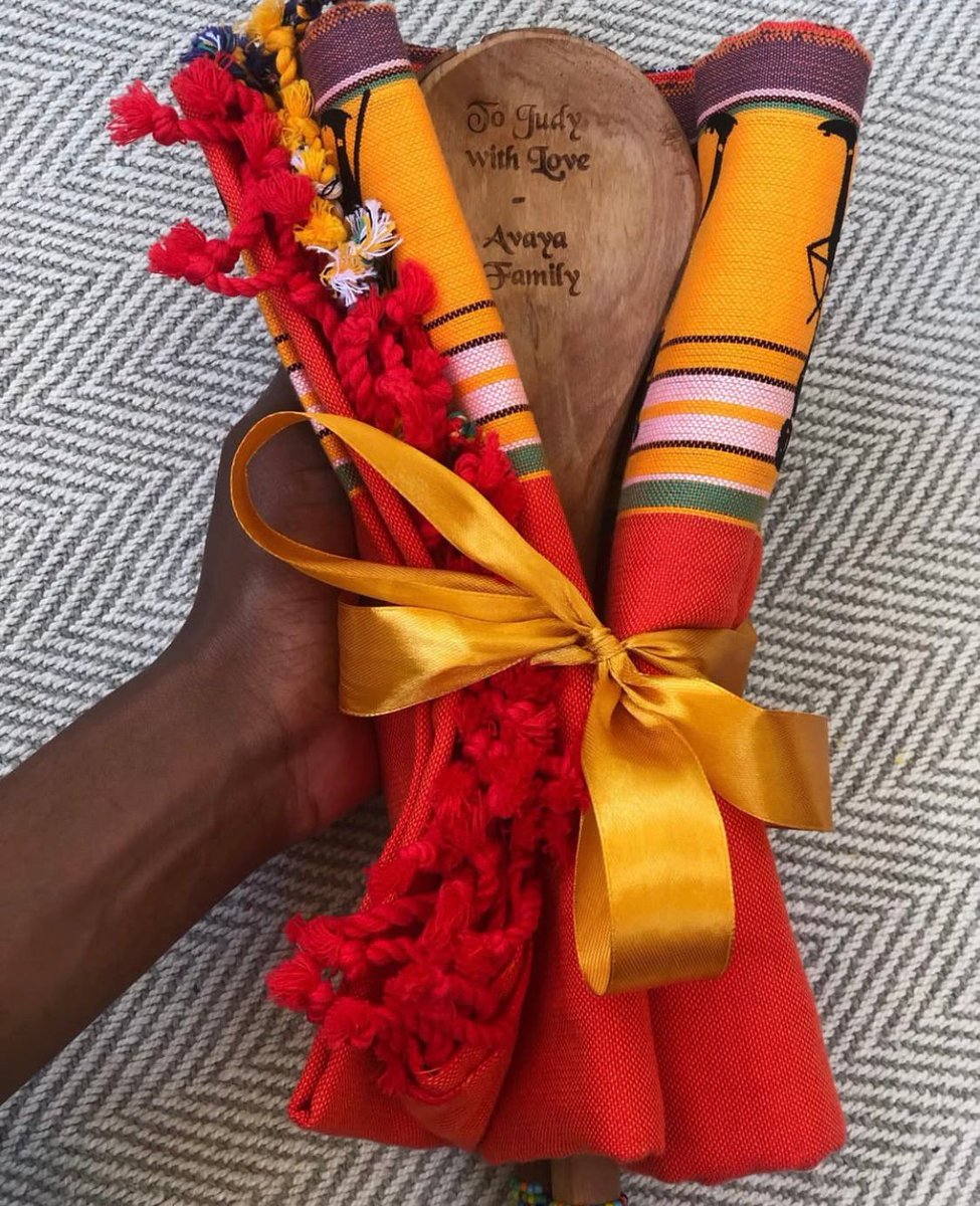 YallaGifting's tweet photo. @rigathi Hear ye, hear ye, 
We go beautiful African-themed gift products 
Affordable  , elegant and unique. 
Click the link on bio to order. https://t.co/dF7nnCrrhd