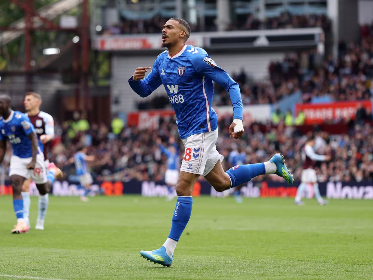 TheBriefUp's tweet photo. 🚨 Leeds United are reportedly keeping a close eye on Sunderland striker Wilson Isidor amid renewed transfer interest from Everton.

The French forward is believed to carry a valuation of around £25m after an impressive campaign in the Championship.

Leeds are preparing for a crucial summer window.
And attacking reinforcements are clearly on the agenda.