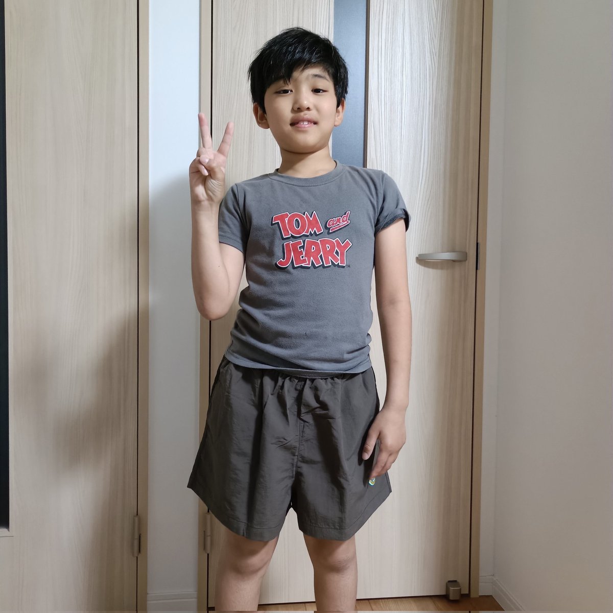 兄ちゃんも『見せて〜』と来たので見せました 『次男はブルーの？ボク