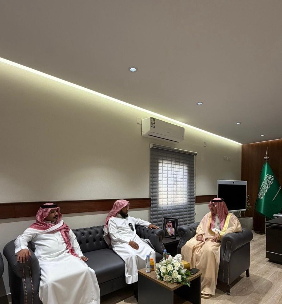 قام رئيس جمعية تحفيظ القرآن الكريم الاستاذ/ سلطان حمود الميلبي ونائبه الاستاذ/ أحمد ماضي العنيني بزيارة سعادة  محافظ العيص وذلك في إطار تعزيز التعاون المشترك ودعم البرامج والمبادرات القرآنية بالمحافظة.
#العيص