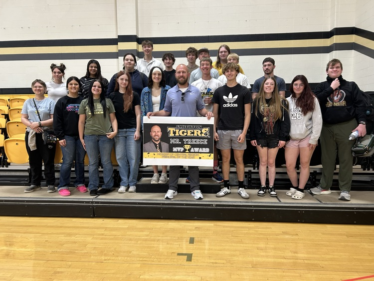 SmithtonR6's tweet photo. Look who just got Principal of the Year! Congratulations to our own Mr. Patrick Treece for being selected as the MOASSP Central Region Principal of the Year!! https://t.co/ReB31iGPHQ