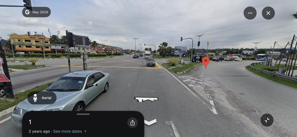 DrKhairulAnwar's tweet photo. @mynewshub Salah kereta. Jalan tu untuk terus. Kalau nak belok ada susur ke kiri. https://t.co/vcvB4WqqKV