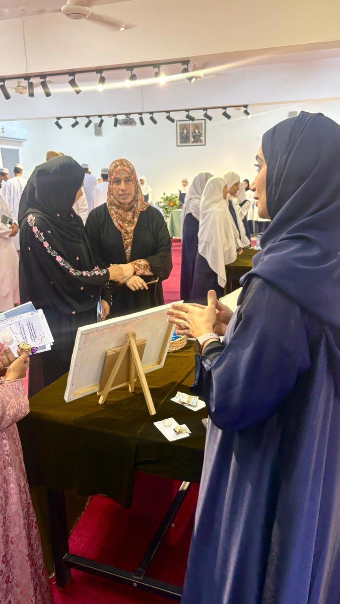 MAFWR_FishRes's tweet photo. جانب من مشاركة  المديرية  ممثلة بمركز العلوم البحرية والسمكية في معرض ملتقى التخصصات بمدرسة صومرة للتعليم الأساسي بولاية سمائل، بهدف تعزيز التوجيه المهني ورفع الوعي الأكاديمي لدى الطلبة، وربط التخصصات بسوق العمل استعدادًا لمرحلة التسجيل في مركز القبول الموحد. https://t.co/qlXQ2Hbtjx