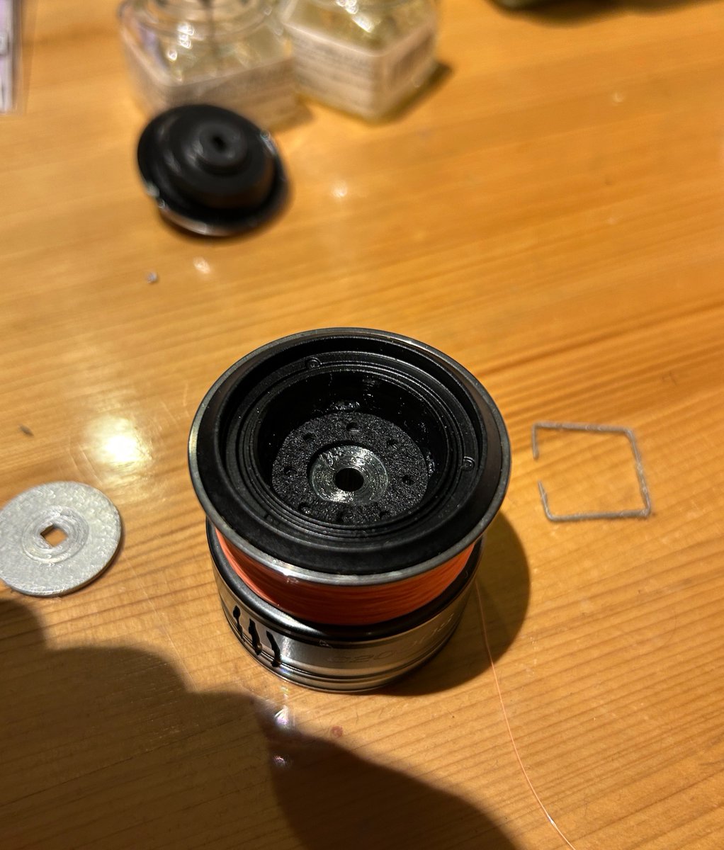 _ayashiiojisan_'s tweet photo. もう釣具屋で見ないミラベル😅
ただシマノ廉価版では抜群の軽巻き✨
近々予定の🔰親子1日レクチャー
貸出用にメンテとドラグチューン🐸
#iosfactory のハイドラとシロクマ👌
スプール接触部にはプレミアムギアグリスを薄く塗布👌
マジでノーマルとかレ◯◯とかム◯◯とかと最初の溜めが全然違う😂w https://t.co/ld0Eow1Rzk