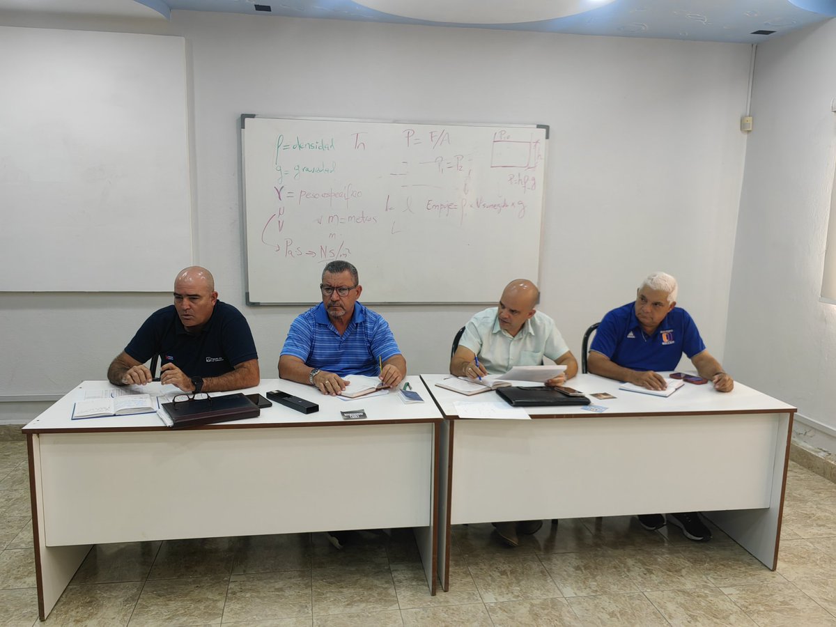 AntonioRdguezR's tweet photo. En la  Empresa Aguas Habana, con la presencia de los Jefes de Territorio y los Cuadros de apoyo del #INRH y la #DPRHH, evaluamos la situación con el abasto de agua y saneamiento en todos los municipios de la capital, en el dia de ayer #CubaEstaFuerte #INRHCuba https://t.co/FltopassK4