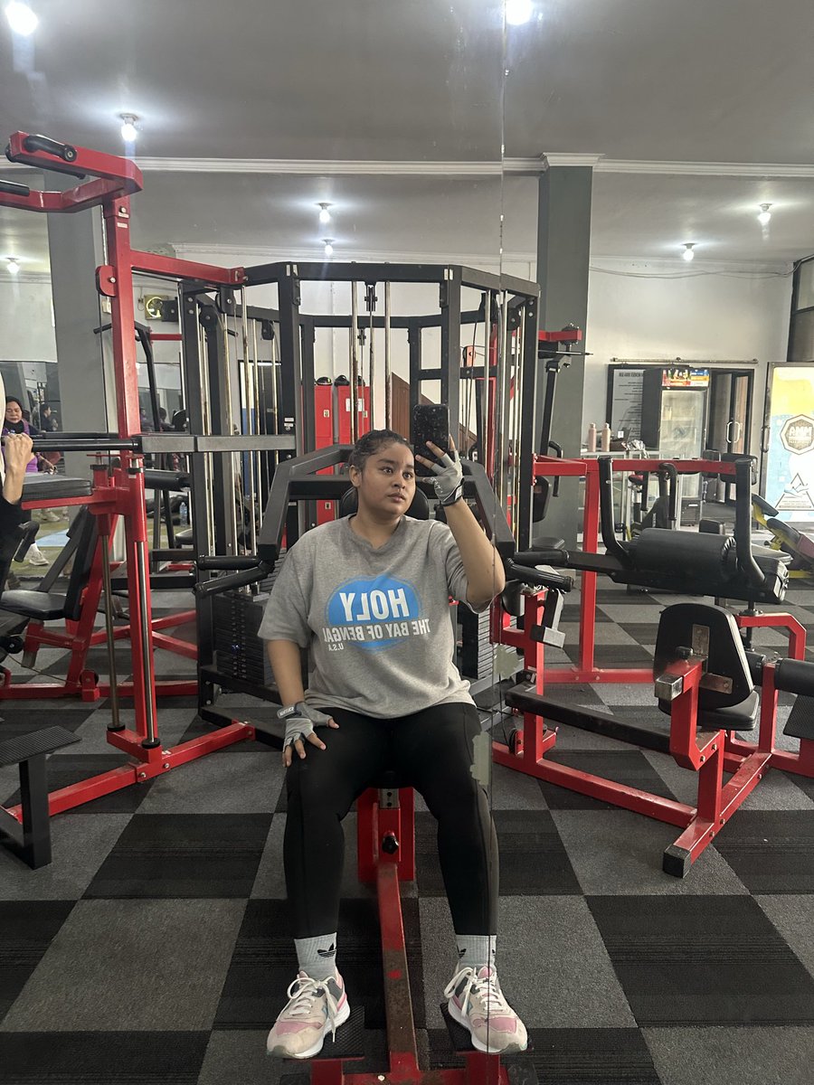Nadinfazelaa's tweet photo. Tiba2 gym tiba2 ngmall hmmm rendom bngt hidup ini https://t.co/bknJ9IhkW4