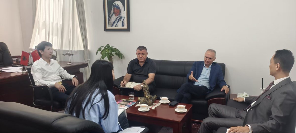 AlEmbChina's tweet photo. Ambassador Riza Poda met with representatives of the Chinese business association “Ambassador’s Tour in China Zhenxing” to discuss cooperation in promoting Albania’s tourism, trade, and investment opportunities, including future business exchanges between Albania and China. 🇦🇱🇨🇳 https://t.co/tFE0tqW58K