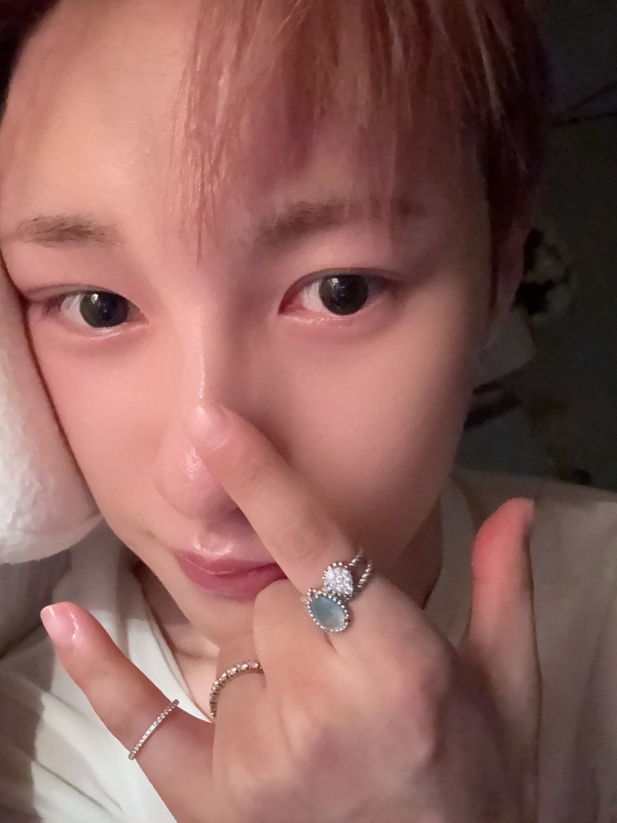 260512 #RENJUN bubble update 💭

🦊: “i was getting ready for bed and instantly thought of what me and kaz did last night…..ㅋㅋㅋㅋㅋ”
“[shy sticker]”
“kaz i miss and love you, please come see me again soon~~”