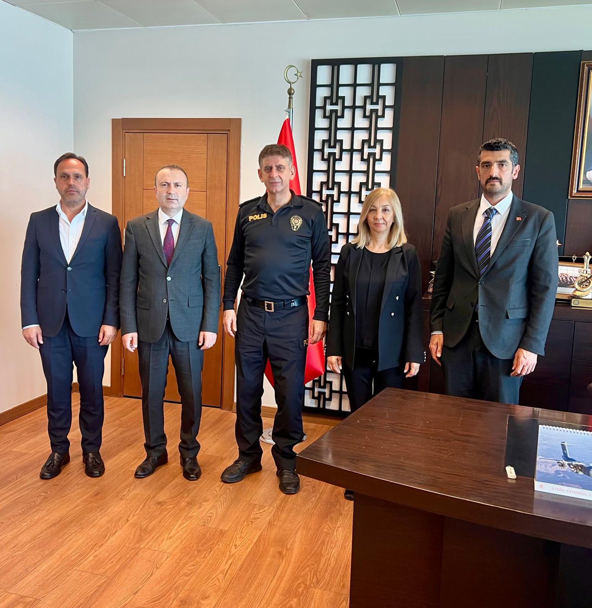 bakirkoymhp's tweet photo. İlçe Başkanımız Sn. Turgut İnan ve İlçe Yönetim Kurulu Üyelerimiz, Bakırköy İlçe Emniyet Müdür Sn. Hüseyin Oğuz Namlı’yı ziyaret etti.
Sayın İlçe Emniyet Müdürümüze ilgi ve alakaları için teşekkür ederiz. https://t.co/3UOYIUHbNV