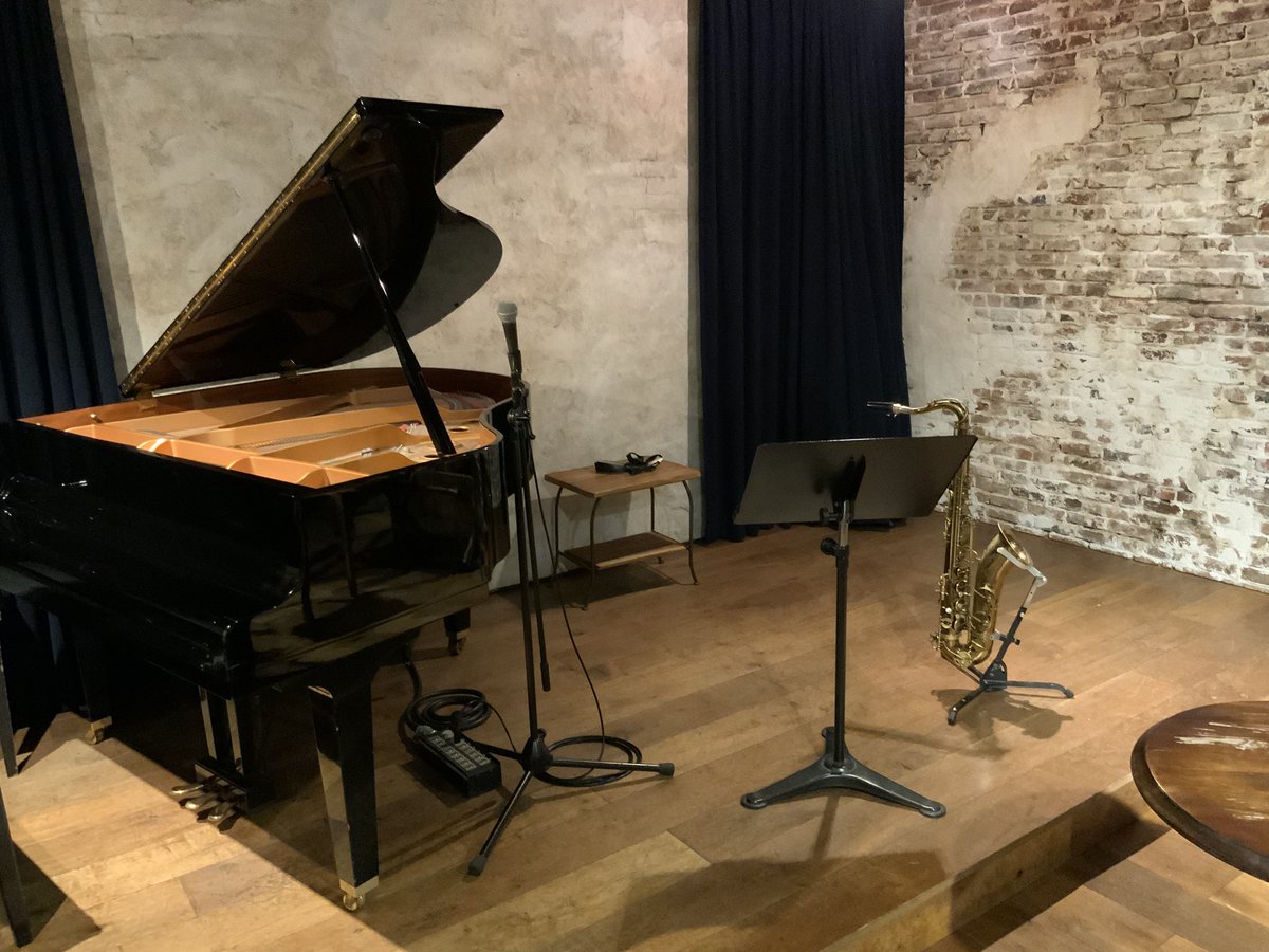 zimagine's tweet photo. 本日5月12日(火)はこちら
納会ライブ
庵原良司(Sax)伊藤志宏(Pf)
OPEN19:00 START19:30 ￥3,300(別途1ドリンクオーダー)

#zimagine #ジマジン https://t.co/YSi1ZhRx6e